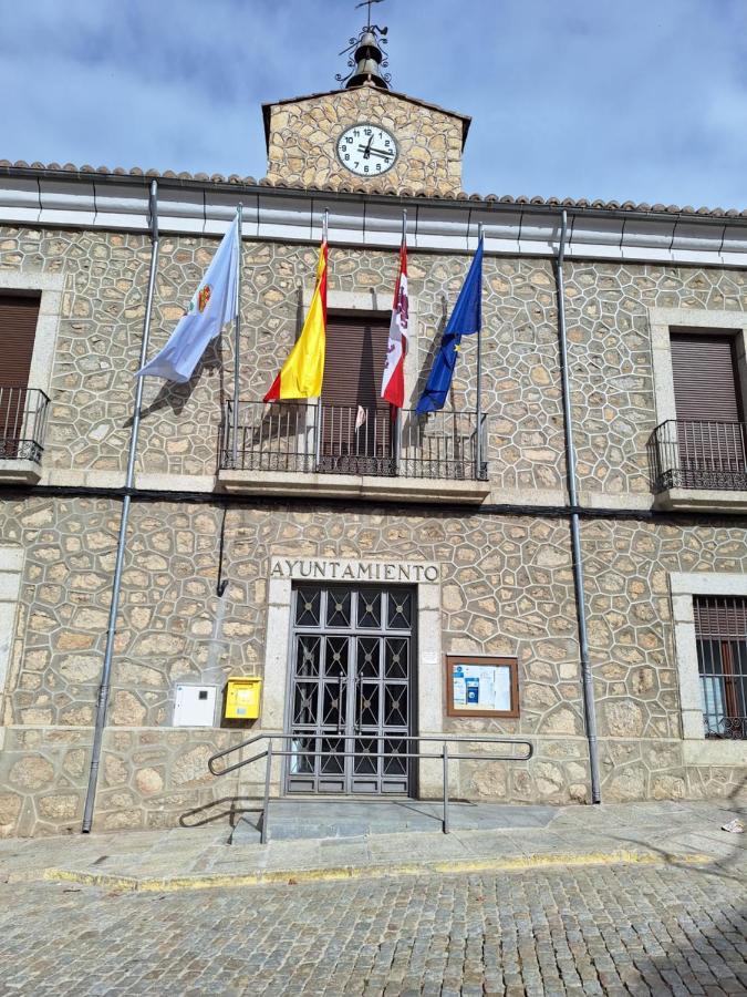Hostal El Patio Restaurante San Bartolome de Pinares Exterior photo
